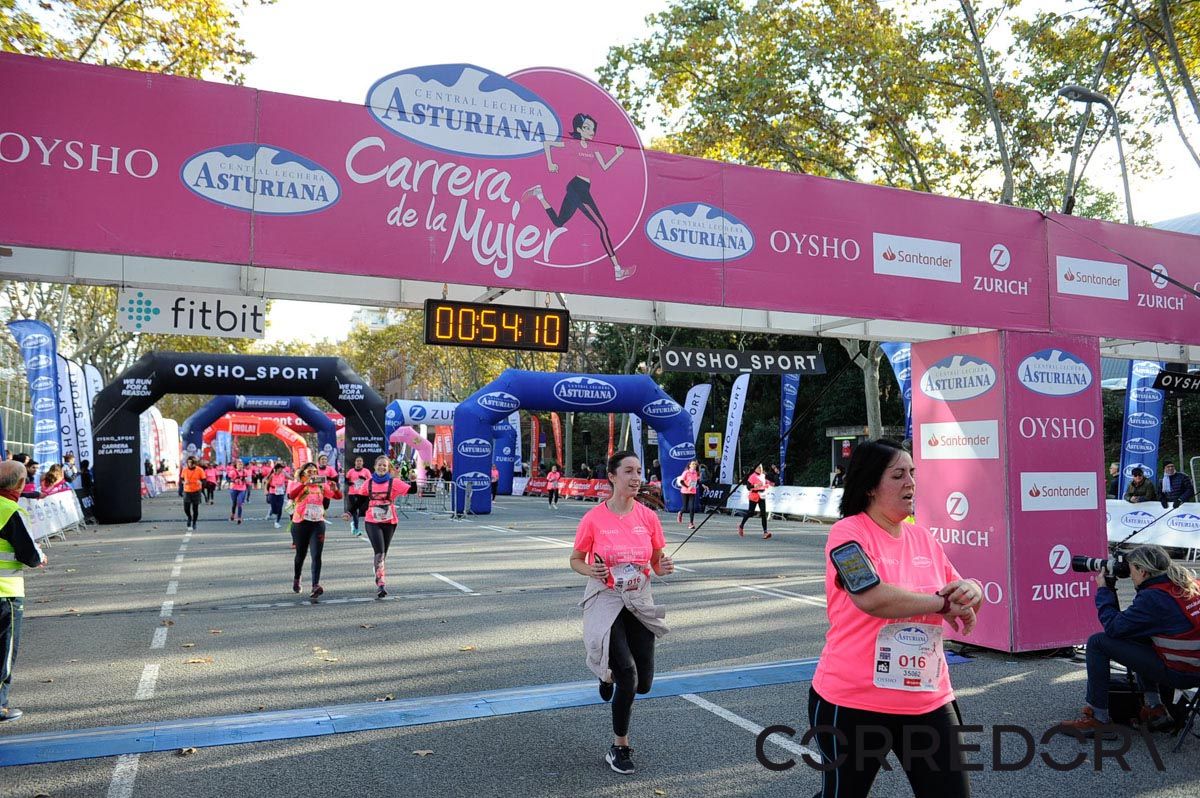 Llegada de la Carrera de la Mujer de Barcelona (ARCO IZQUIERDO 17)