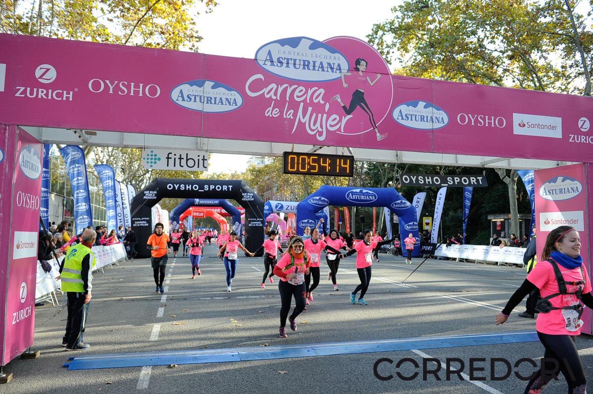 Llegada de la Carrera de la Mujer de Barcelona (ARCO IZQUIERDO 17)