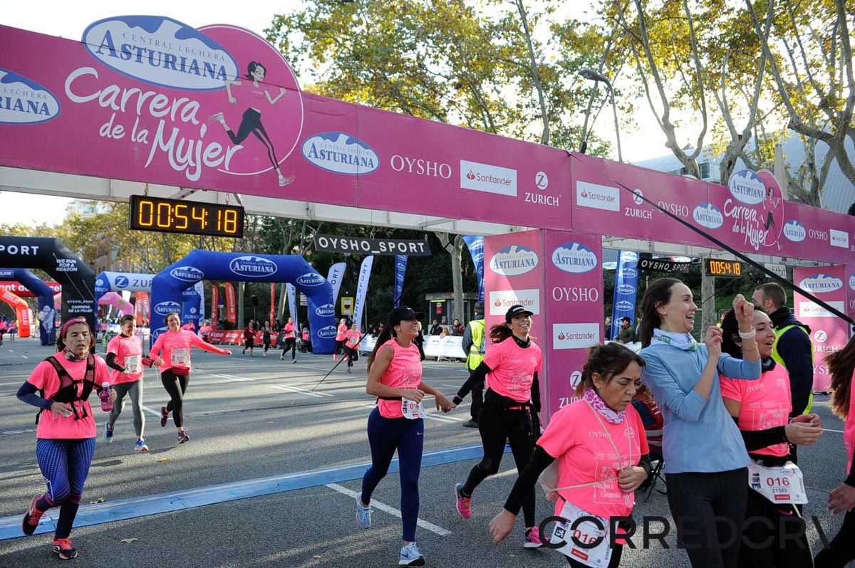 Llegada de la Carrera de la Mujer de Barcelona (ARCO IZQUIERDO 17)
