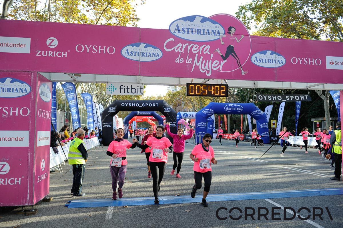 Llegada de la Carrera de la Mujer de Barcelona (ARCO IZQUIERDO 17)