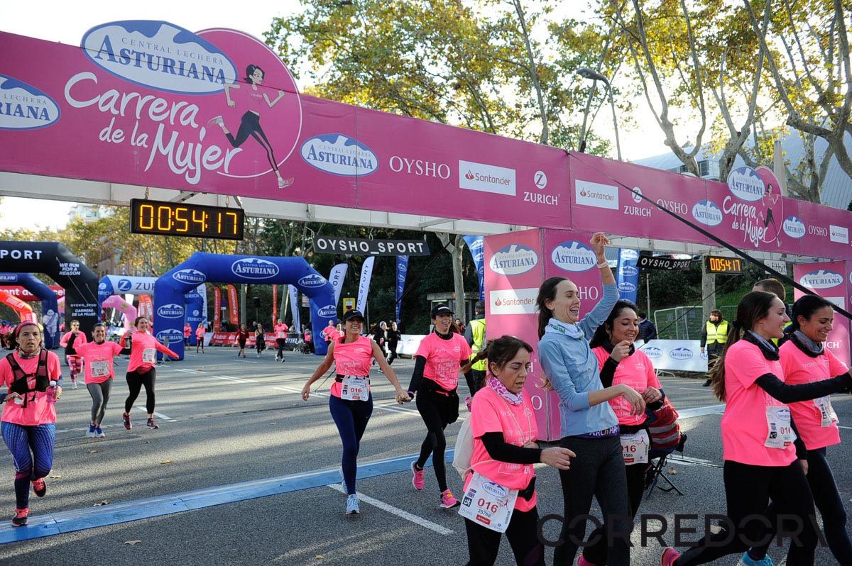 Llegada de la Carrera de la Mujer de Barcelona (ARCO IZQUIERDO 17)