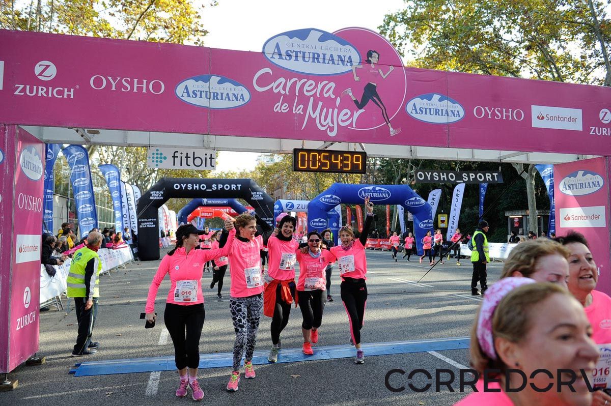Llegada de la Carrera de la Mujer de Barcelona (ARCO IZQUIERDO 17)