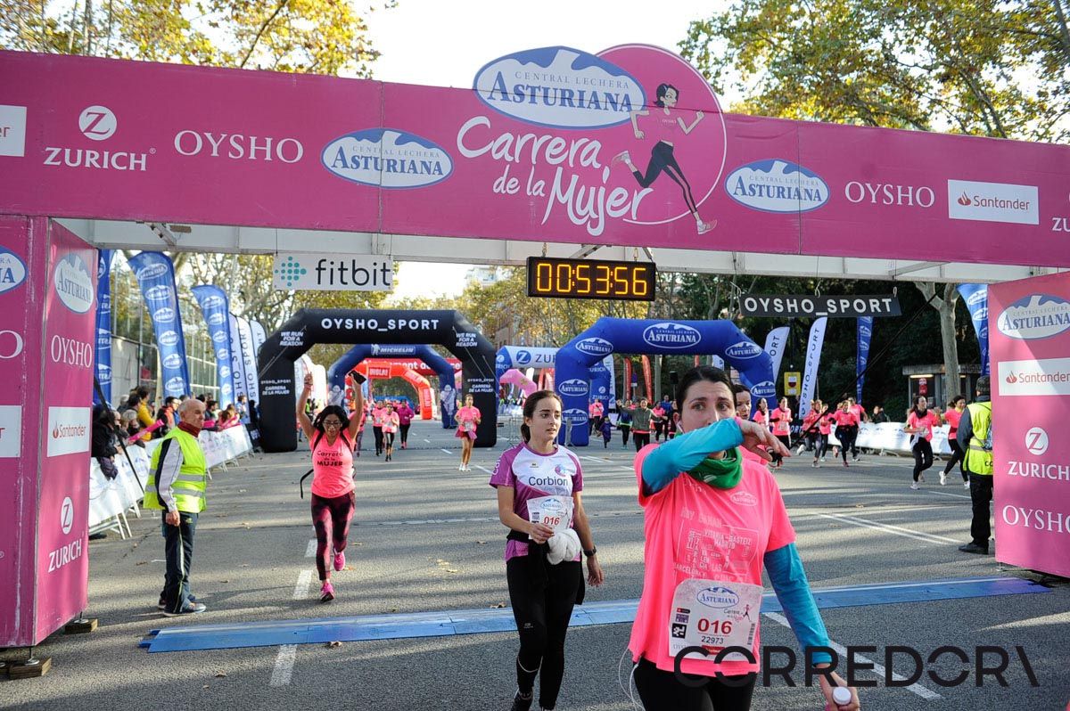 Llegada de la Carrera de la Mujer de Barcelona (ARCO IZQUIERDO 16)