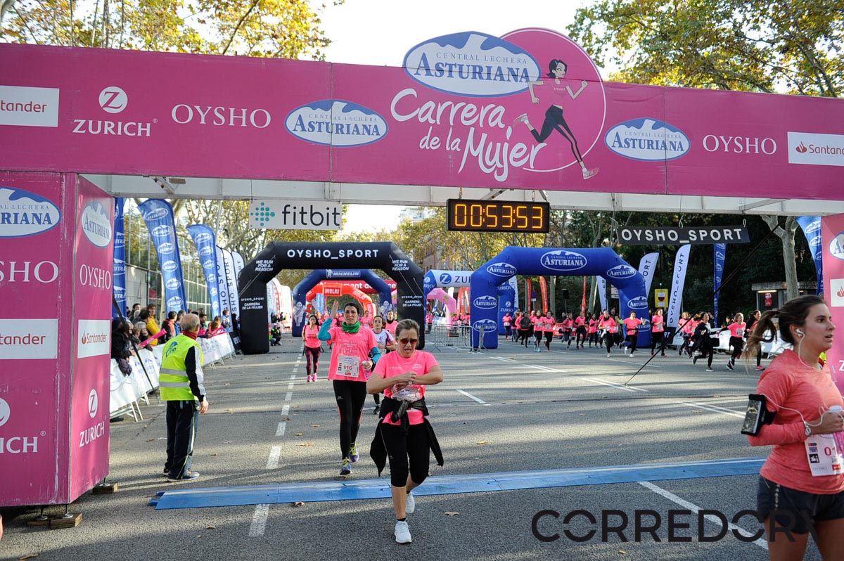Llegada de la Carrera de la Mujer de Barcelona (ARCO IZQUIERDO 16)