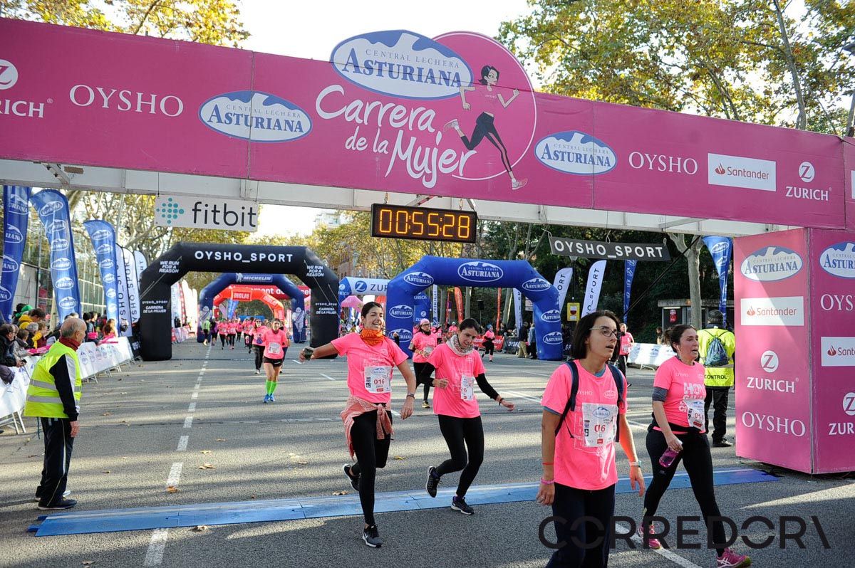 Llegada de la Carrera de la Mujer de Barcelona (ARCO IZQUIERDO 19)