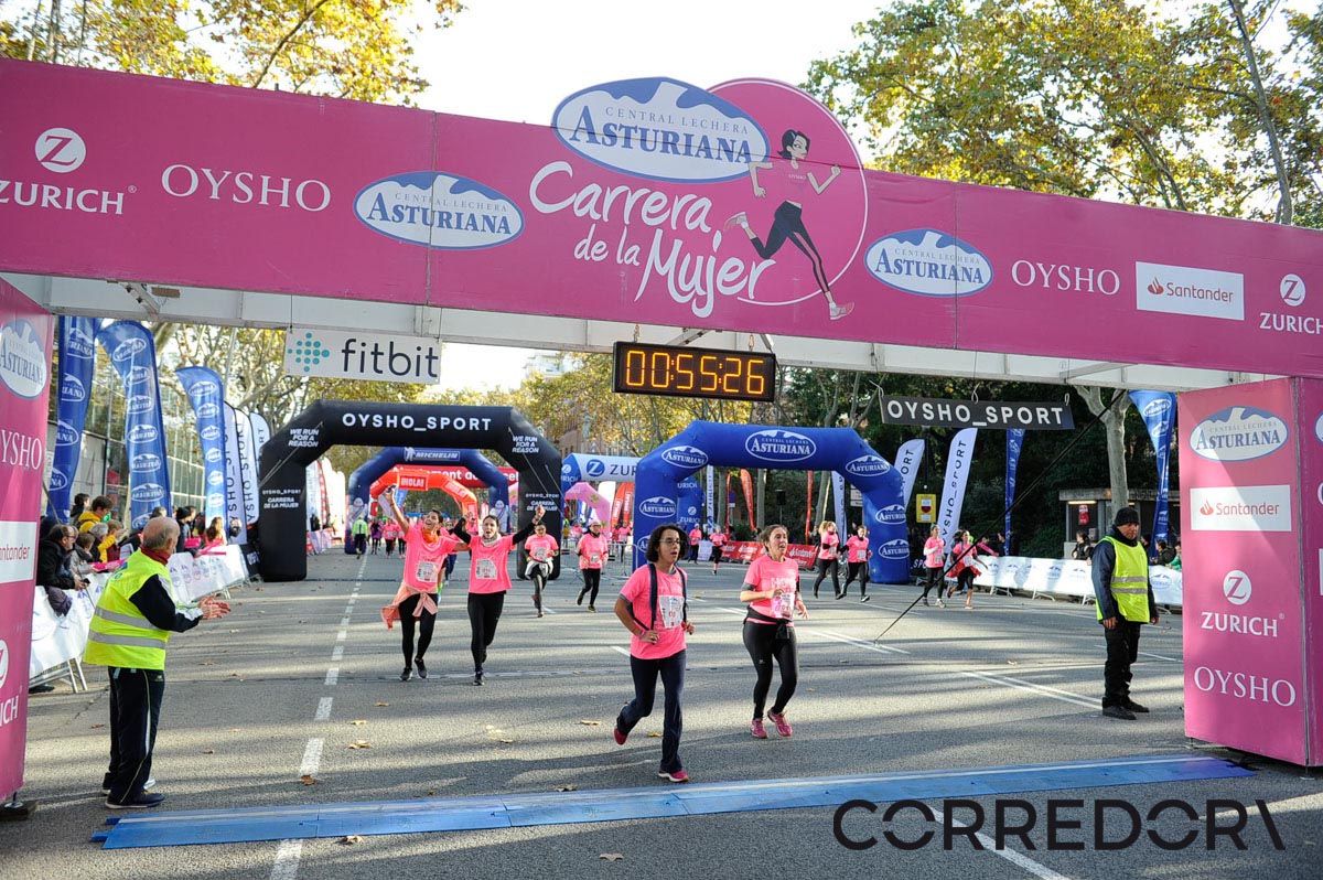 Llegada de la Carrera de la Mujer de Barcelona (ARCO IZQUIERDO 19)