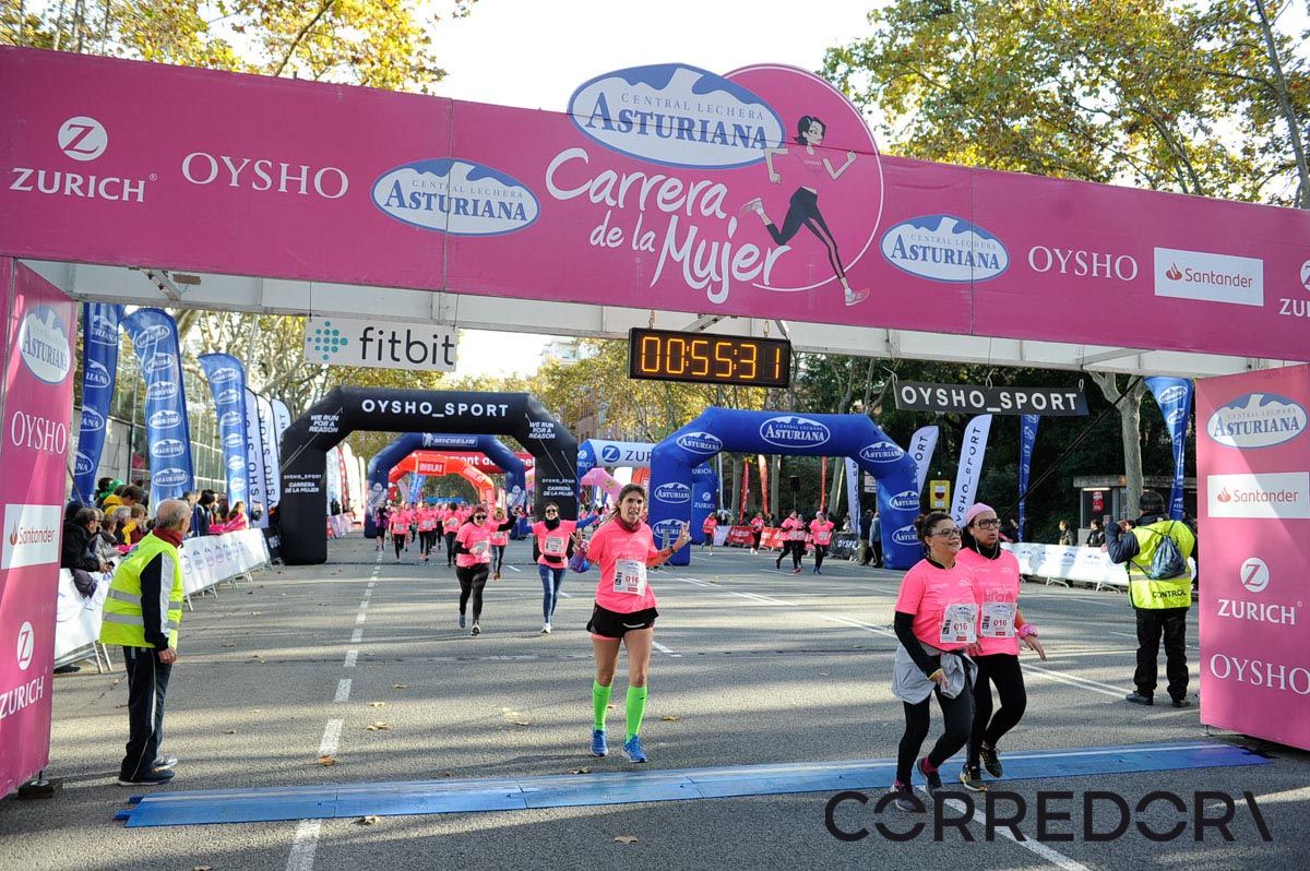 Llegada de la Carrera de la Mujer de Barcelona (ARCO IZQUIERDO 19)