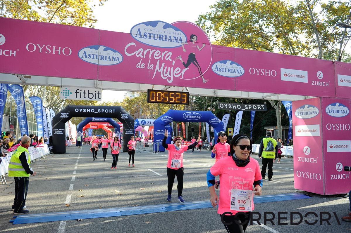 Llegada de la Carrera de la Mujer de Barcelona (ARCO IZQUIERDO 19)