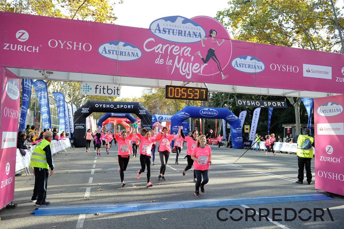 Llegada de la Carrera de la Mujer de Barcelona (ARCO IZQUIERDO 19)