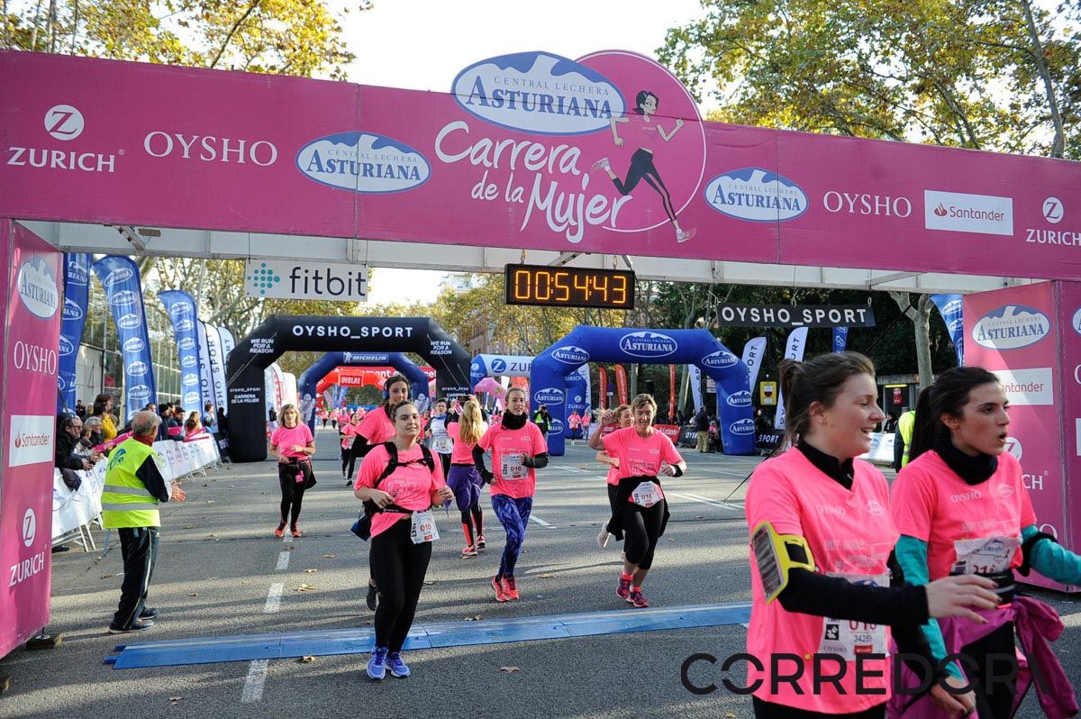 Llegada de la Carrera de la Mujer de Barcelona (ARCO IZQUIERDO 18)