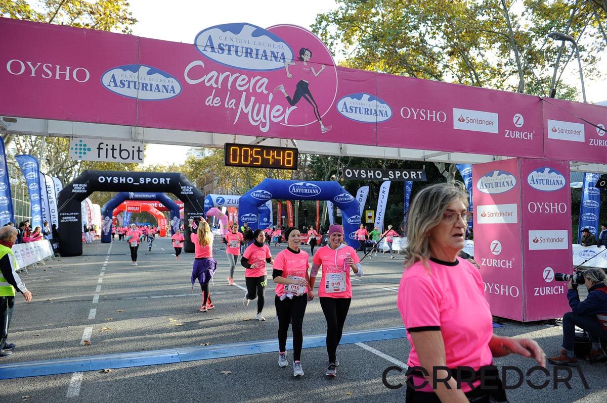 Llegada de la Carrera de la Mujer de Barcelona (ARCO IZQUIERDO 18)