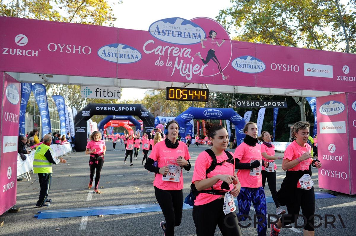 Llegada de la Carrera de la Mujer de Barcelona (ARCO IZQUIERDO 18)