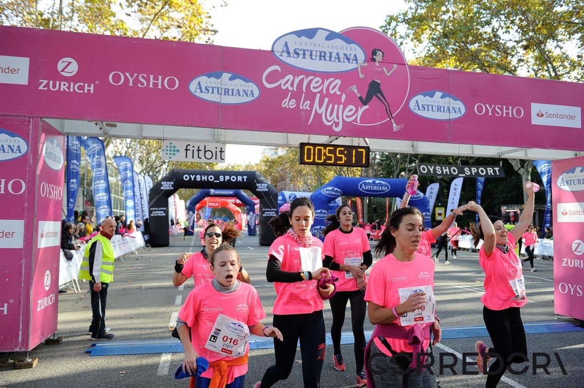 Llegada de la Carrera de la Mujer de Barcelona (ARCO IZQUIERDO 18)