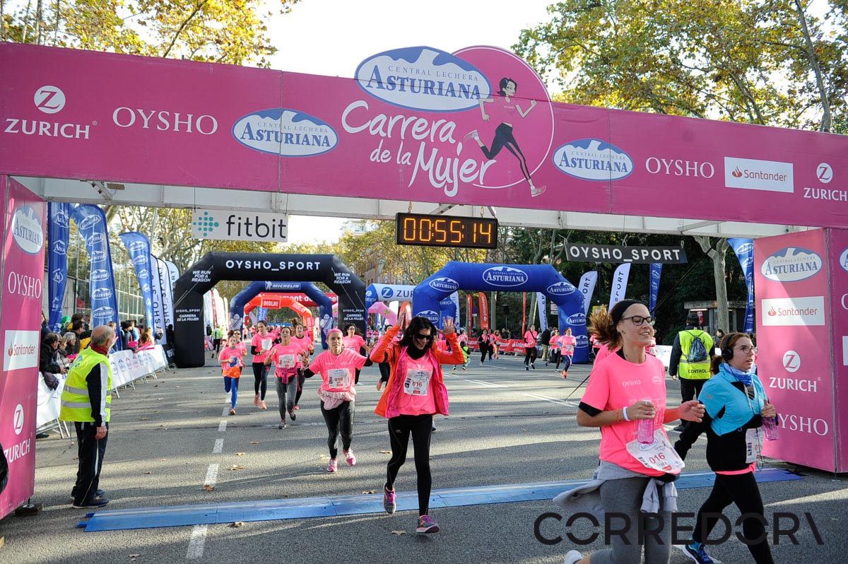 Llegada de la Carrera de la Mujer de Barcelona (ARCO IZQUIERDO 18)