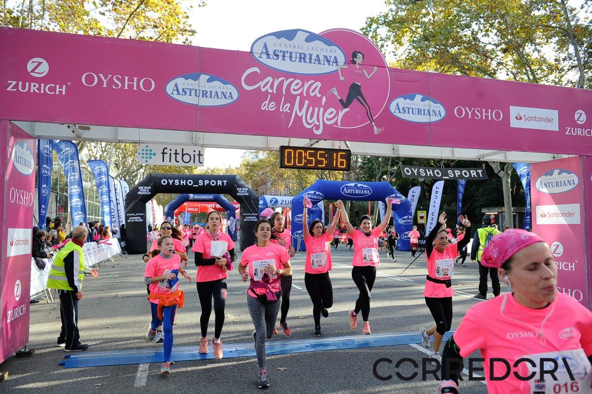 Llegada de la Carrera de la Mujer de Barcelona (ARCO IZQUIERDO 18)