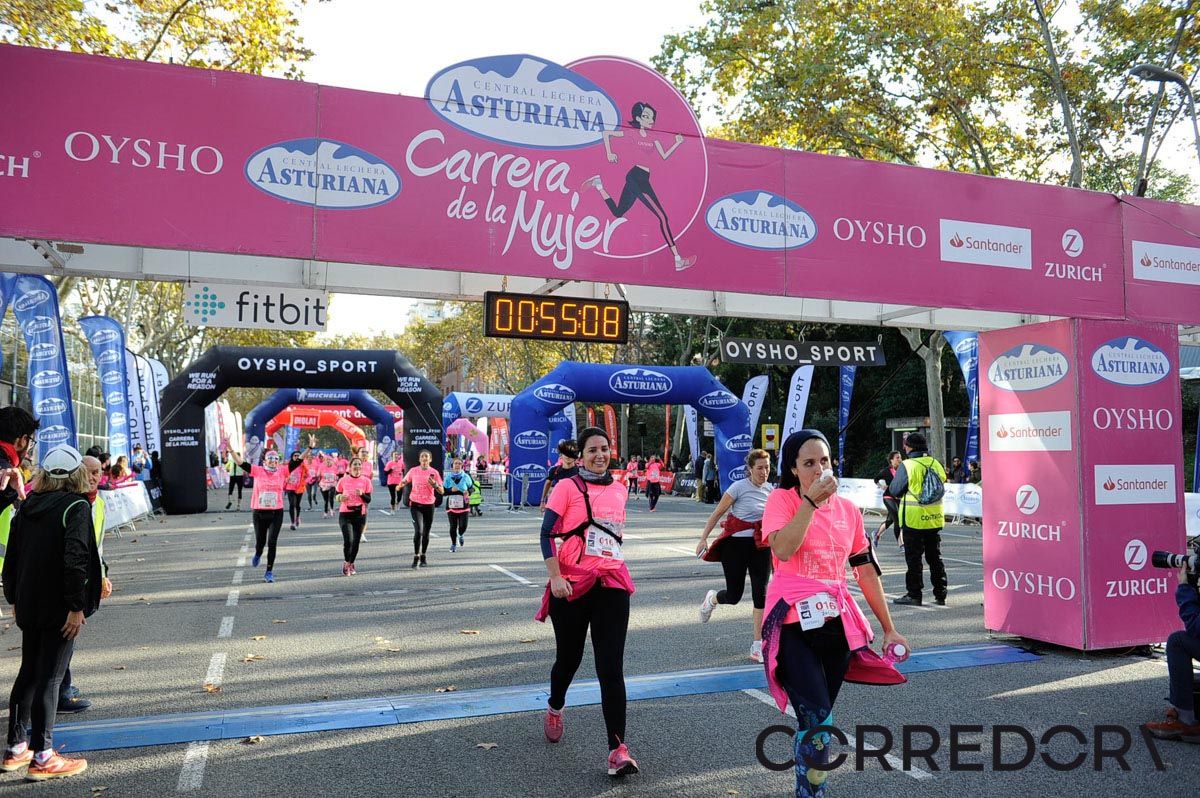 Llegada de la Carrera de la Mujer de Barcelona (ARCO IZQUIERDO 18)