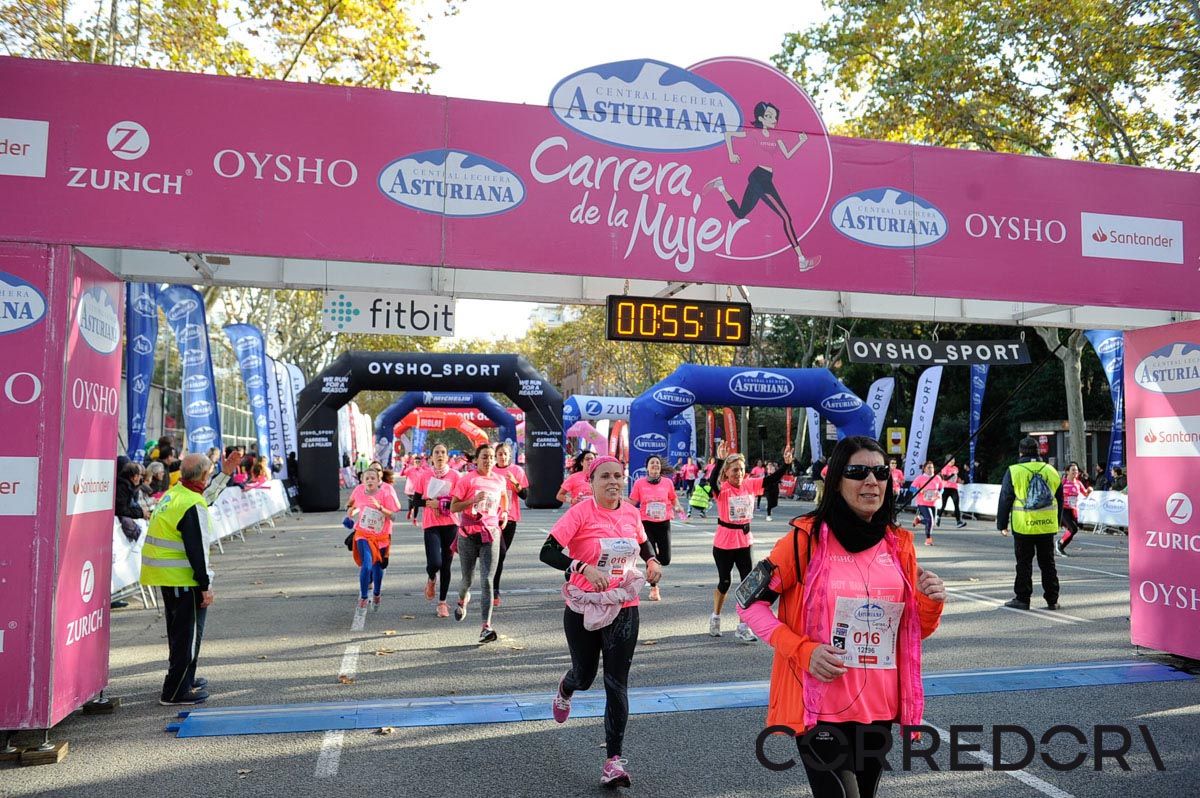 Llegada de la Carrera de la Mujer de Barcelona (ARCO IZQUIERDO 18)