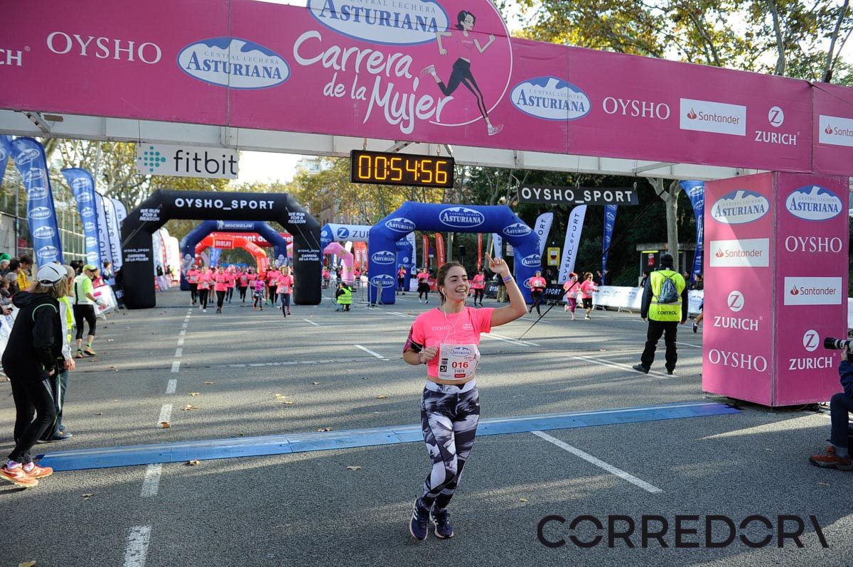 Llegada de la Carrera de la Mujer de Barcelona (ARCO IZQUIERDO 18)