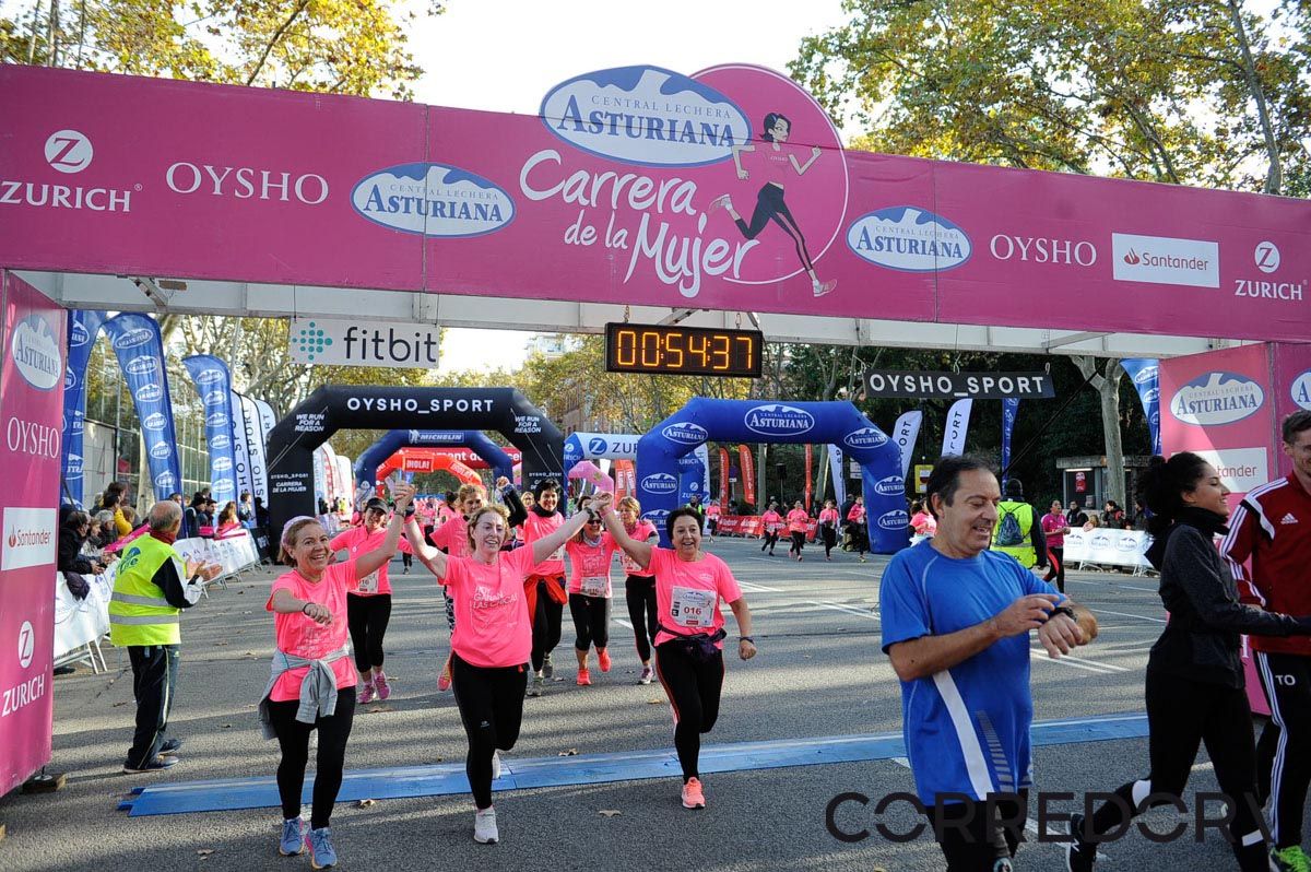 Llegada de la Carrera de la Mujer de Barcelona (ARCO IZQUIERDO 17)