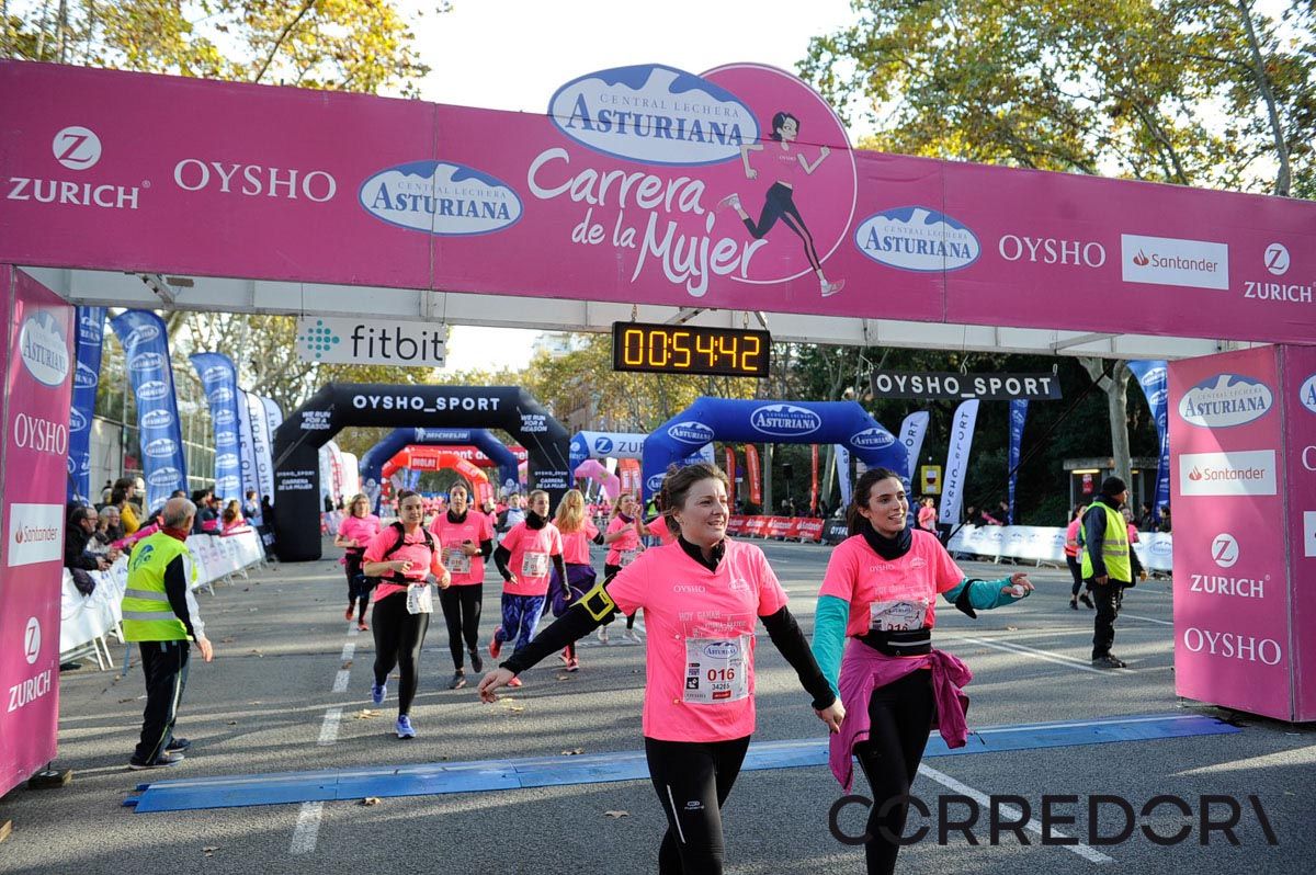 Llegada de la Carrera de la Mujer de Barcelona (ARCO IZQUIERDO 18)