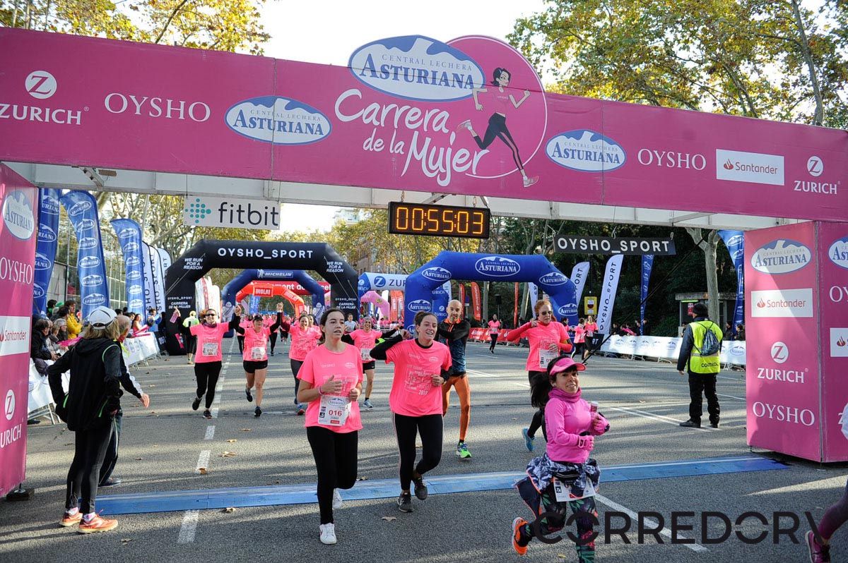 Llegada de la Carrera de la Mujer de Barcelona (ARCO IZQUIERDO 18)