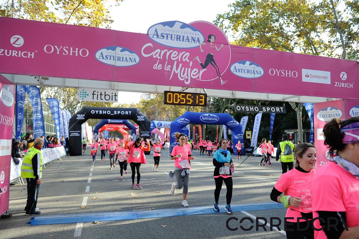 Llegada de la Carrera de la Mujer de Barcelona (ARCO IZQUIERDO 18)