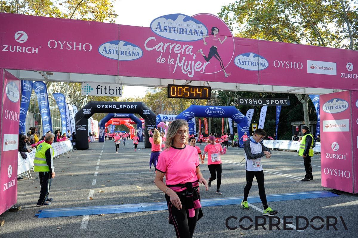 Llegada de la Carrera de la Mujer de Barcelona (ARCO IZQUIERDO 18)