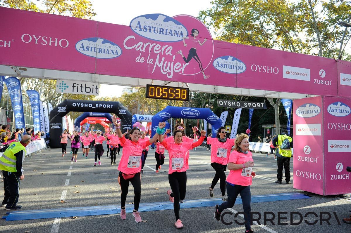 Llegada de la Carrera de la Mujer de Barcelona (ARCO IZQUIERDO 19)