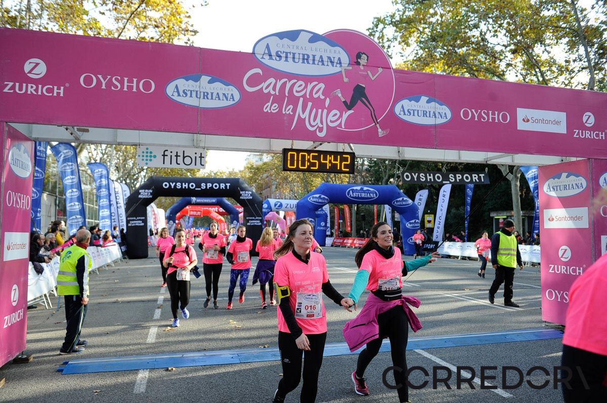 Llegada de la Carrera de la Mujer de Barcelona (ARCO IZQUIERDO 17)