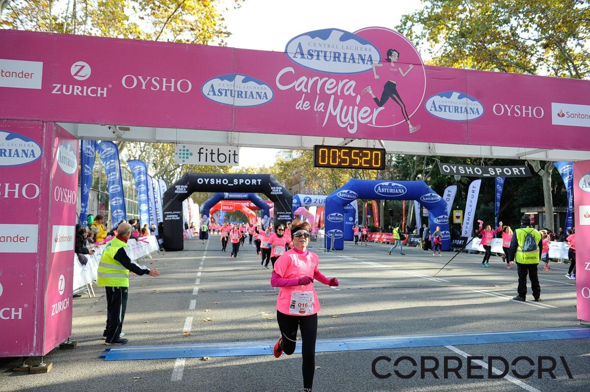 Llegada de la Carrera de la Mujer de Barcelona (ARCO IZQUIERDO 19)