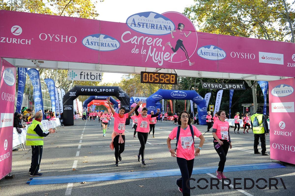 Llegada de la Carrera de la Mujer de Barcelona (ARCO IZQUIERDO 19)