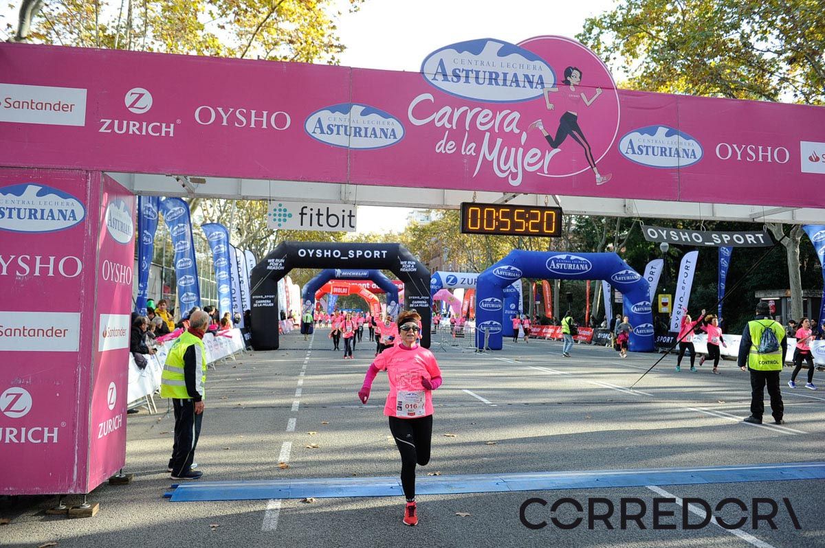 Llegada de la Carrera de la Mujer de Barcelona (ARCO IZQUIERDO 19)