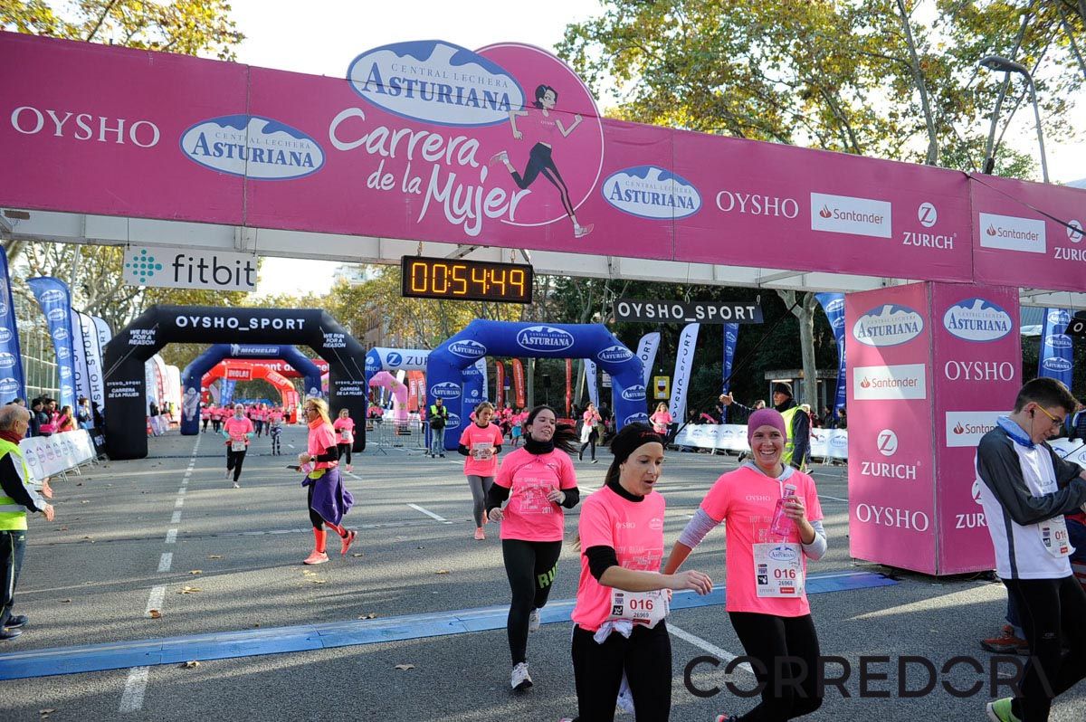 Llegada de la Carrera de la Mujer de Barcelona (ARCO IZQUIERDO 18)
