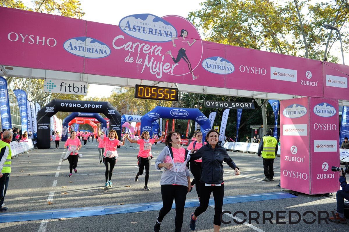Llegada de la Carrera de la Mujer de Barcelona (ARCO IZQUIERDO 20)