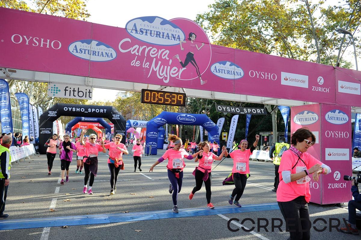 Llegada de la Carrera de la Mujer de Barcelona (ARCO IZQUIERDO 19)