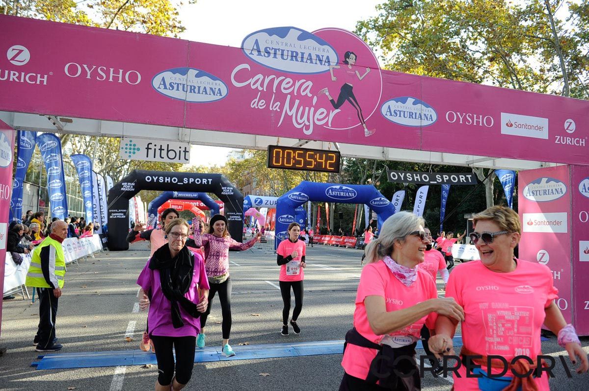Llegada de la Carrera de la Mujer de Barcelona (ARCO IZQUIERDO 19)