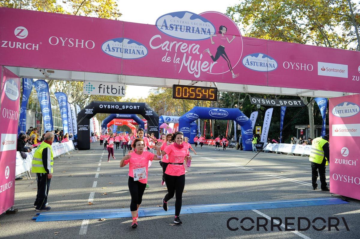 Llegada de la Carrera de la Mujer de Barcelona (ARCO IZQUIERDO 19)