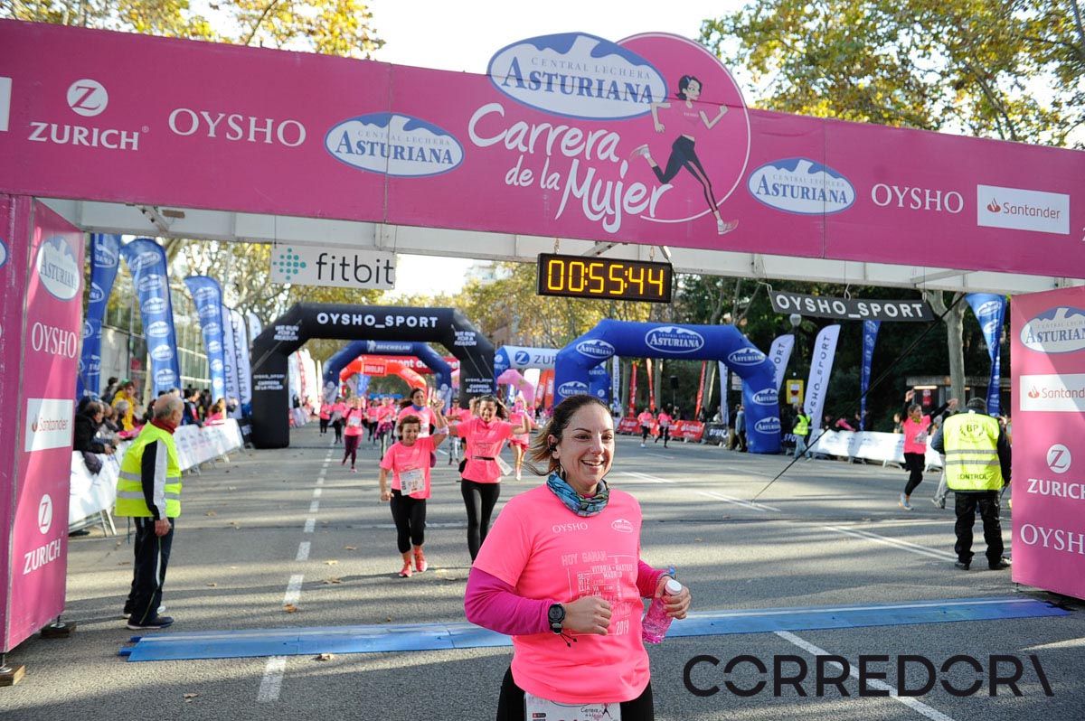 Llegada de la Carrera de la Mujer de Barcelona (ARCO IZQUIERDO 19)