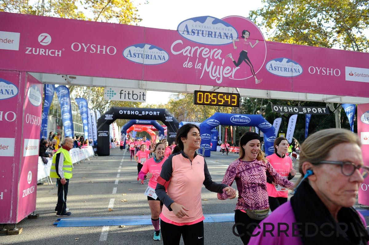 Llegada de la Carrera de la Mujer de Barcelona (ARCO IZQUIERDO 19)
