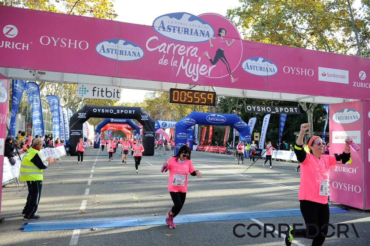 Llegada de la Carrera de la Mujer de Barcelona (ARCO IZQUIERDO 20)