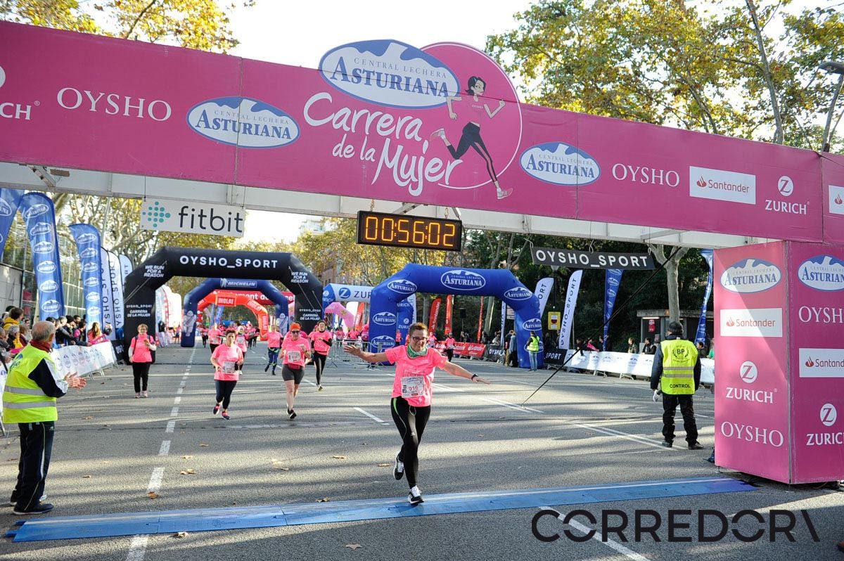 Llegada de la Carrera de la Mujer de Barcelona (ARCO IZQUIERDO 20)
