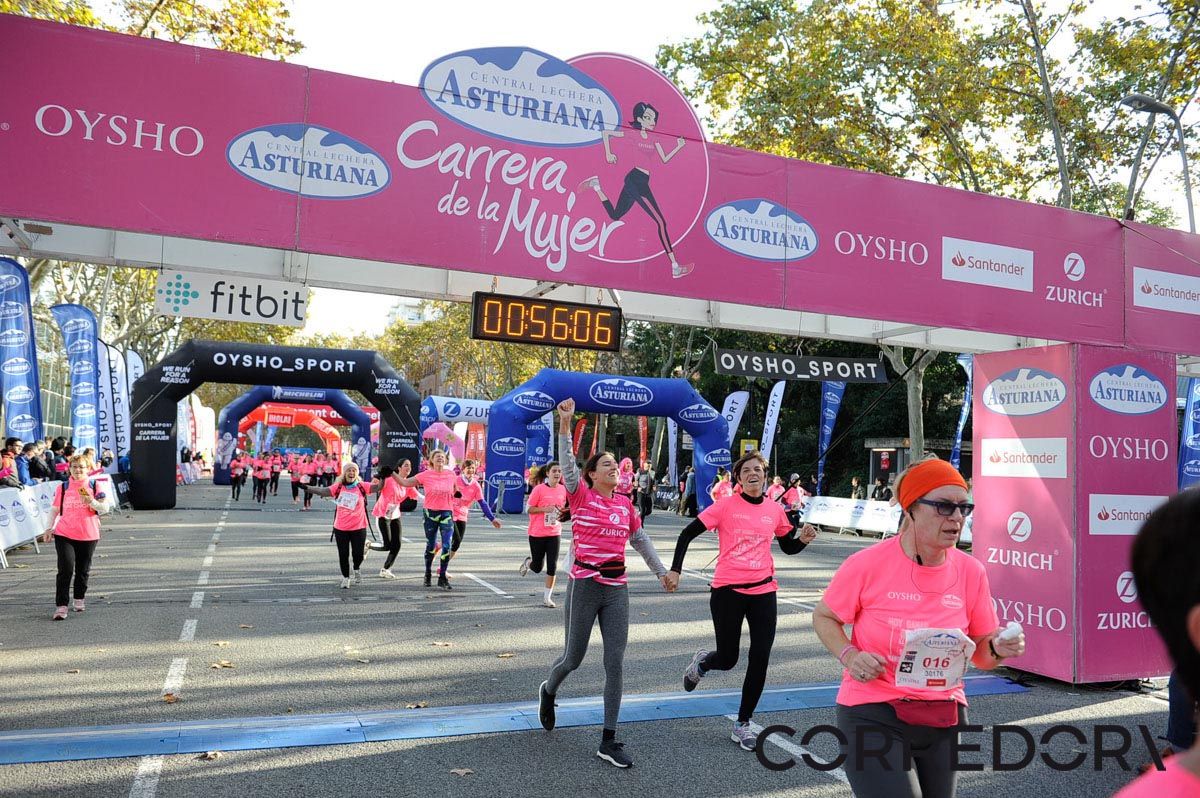 Llegada de la Carrera de la Mujer de Barcelona (ARCO IZQUIERDO 20)
