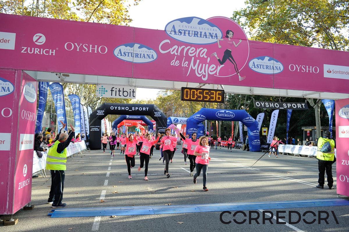 Llegada de la Carrera de la Mujer de Barcelona (ARCO IZQUIERDO 19)