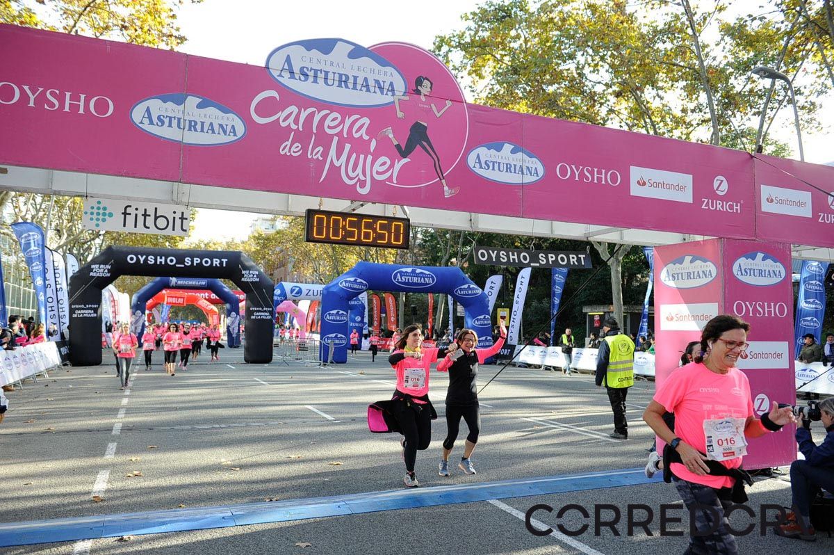 Llegada de la Carrera de la Mujer de Barcelona (ARCO IZQUIERDO 21)