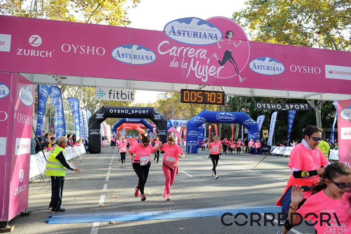 Llegada de la Carrera de la Mujer de Barcelona (ARCO IZQUIERDO 21)