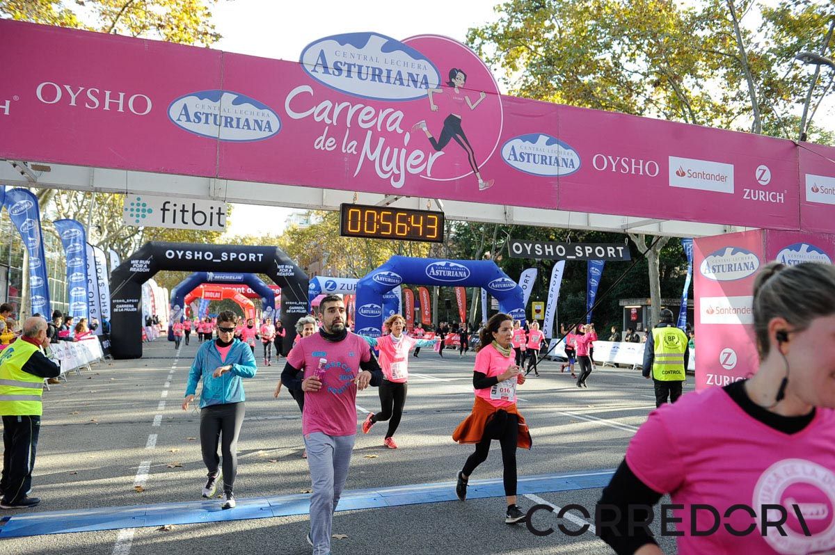 Llegada de la Carrera de la Mujer de Barcelona (ARCO IZQUIERDO 21)