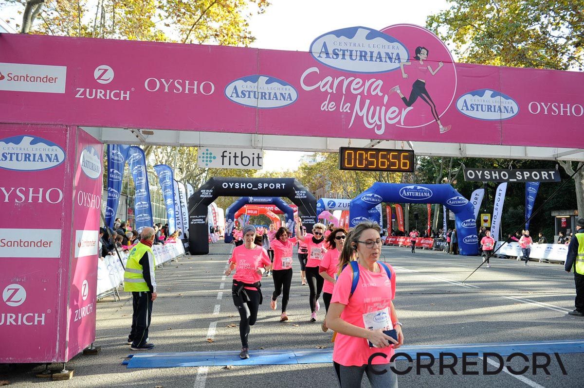 Llegada de la Carrera de la Mujer de Barcelona (ARCO IZQUIERDO 21)