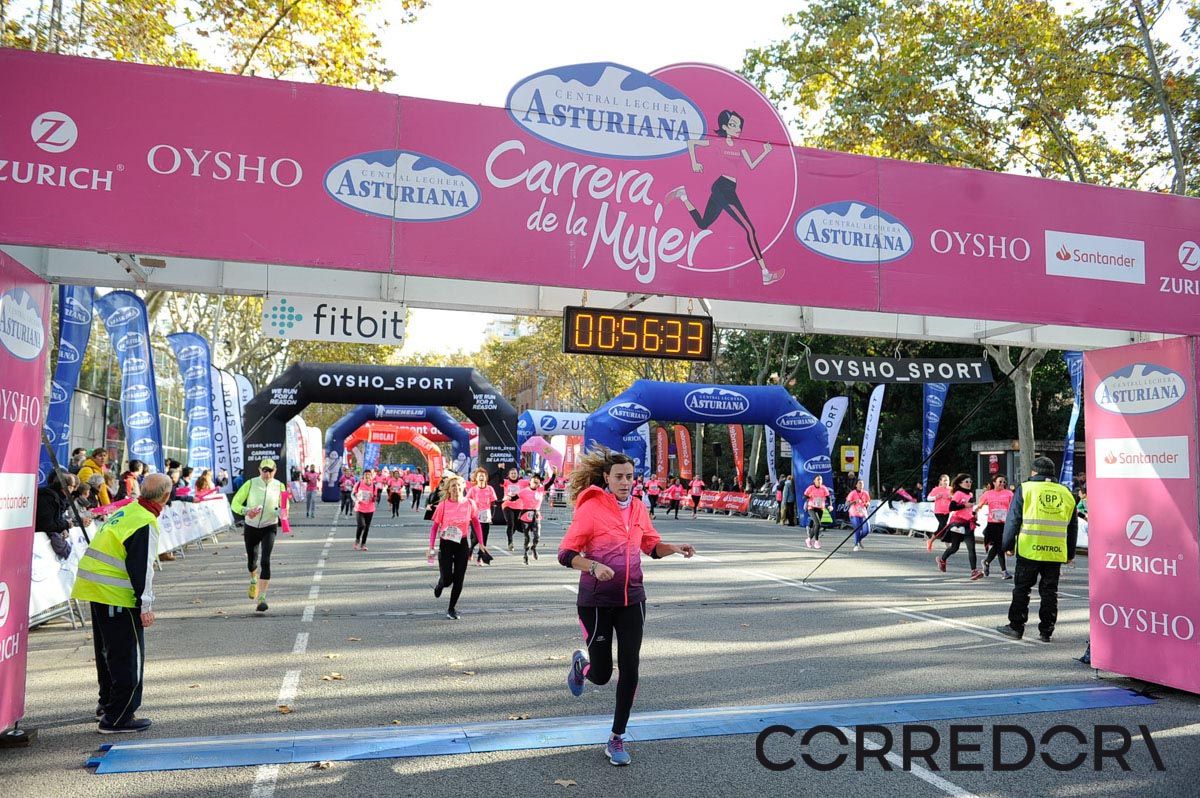 Llegada de la Carrera de la Mujer de Barcelona (ARCO IZQUIERDO 21)