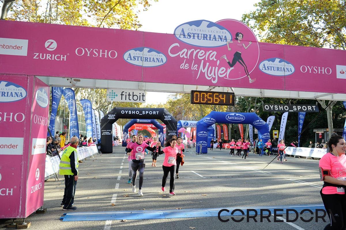Llegada de la Carrera de la Mujer de Barcelona (ARCO IZQUIERDO 21)