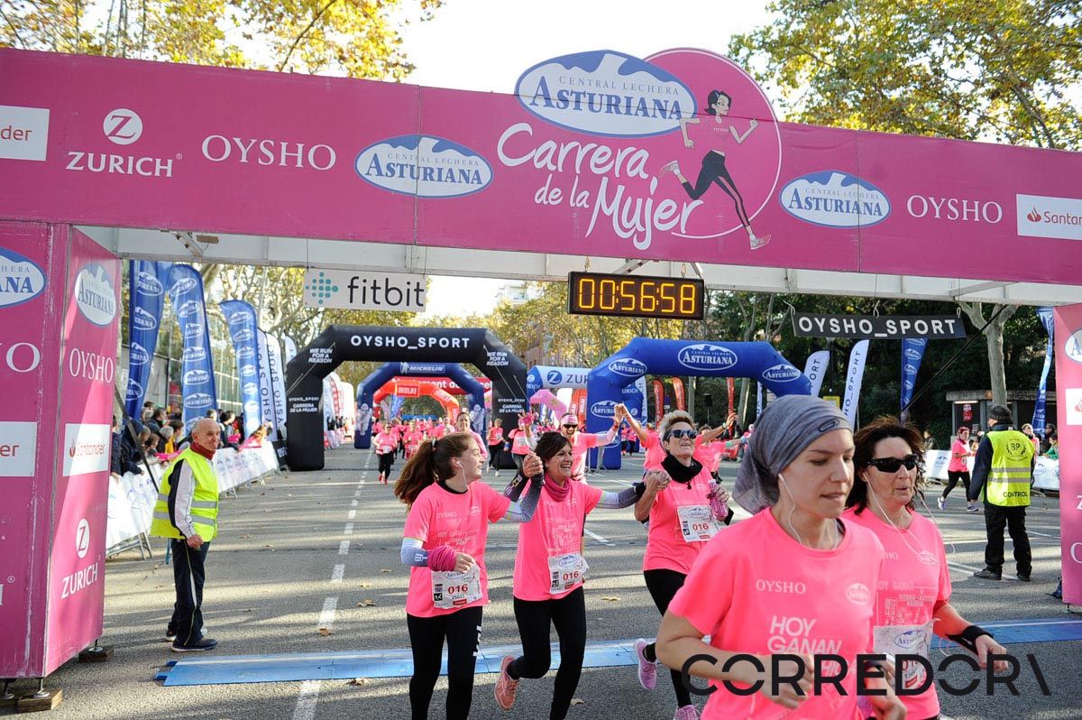 Llegada de la Carrera de la Mujer de Barcelona (ARCO IZQUIERDO 21)